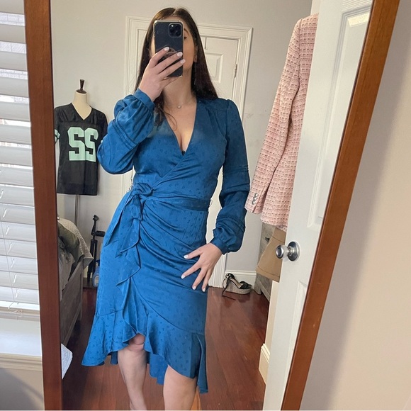 Veronica Beard
Miriam Tie Waist Long Sleeve Dress - Picture 12 of 14